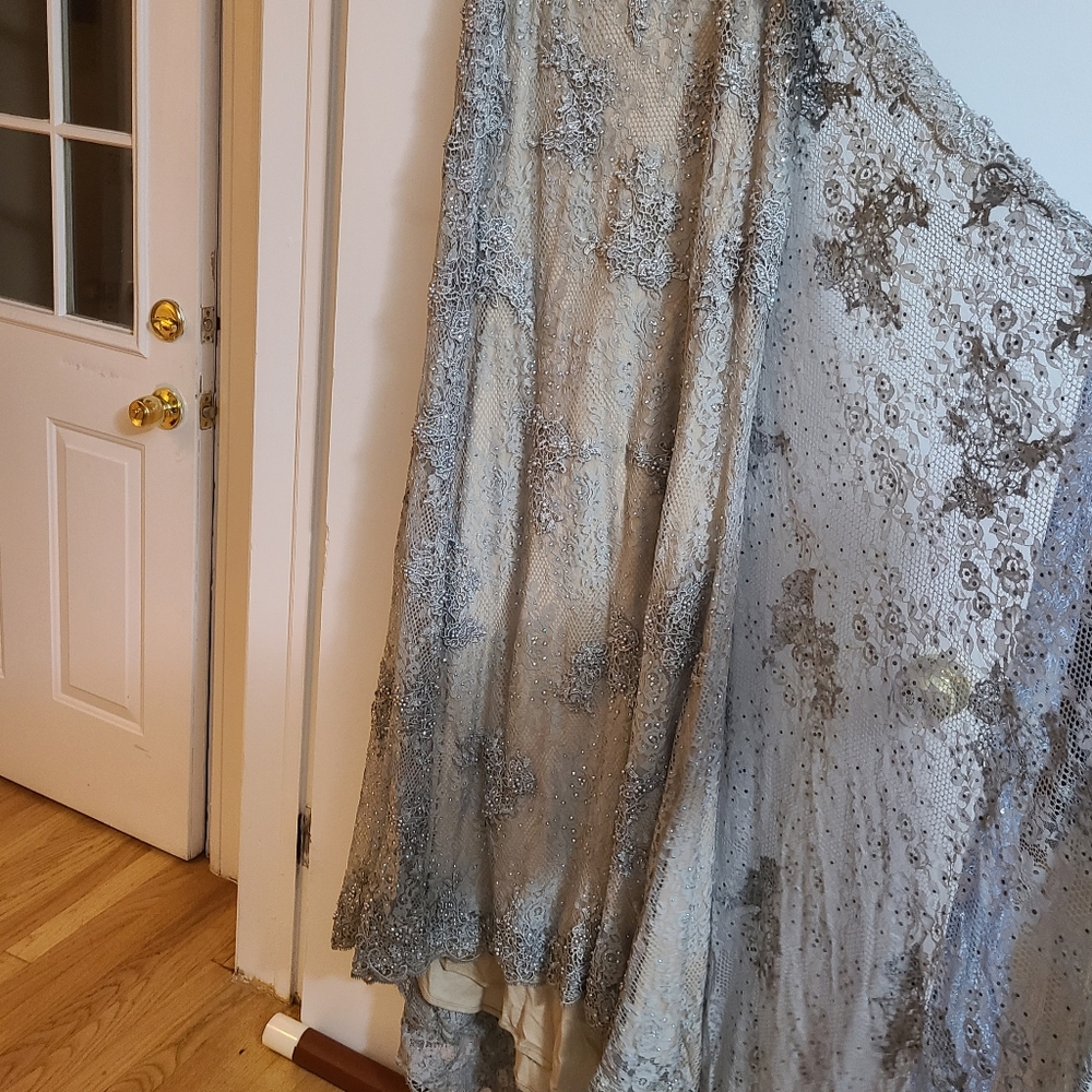Dress - Picture 4 of 12